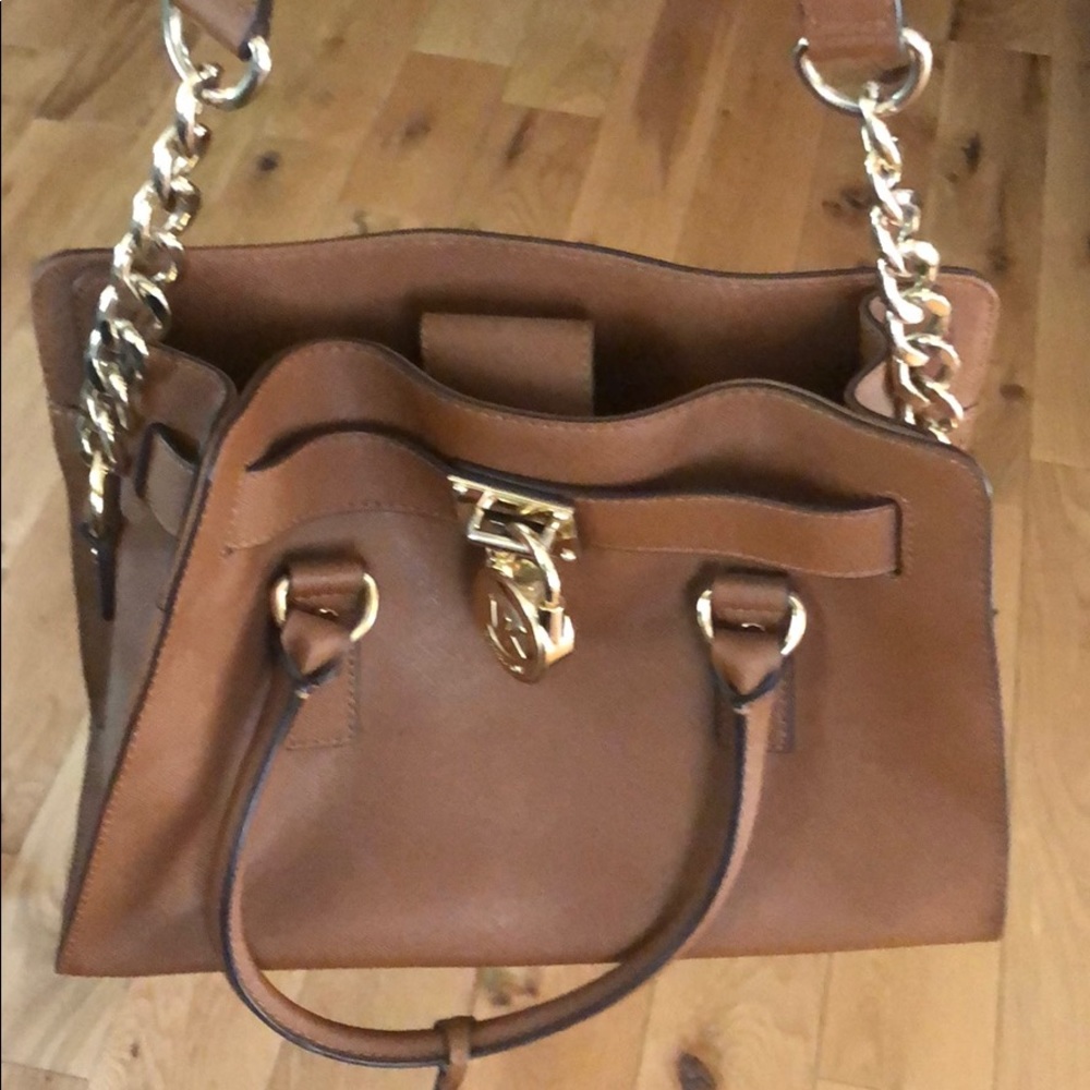 MICHAEL KORS purse.